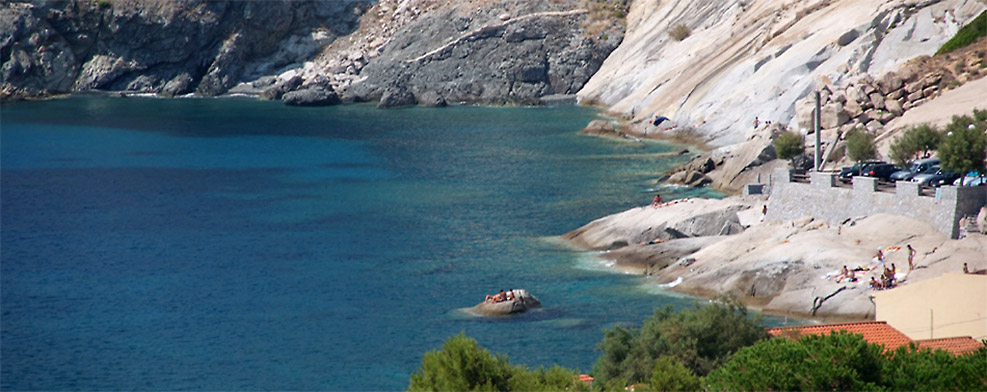 La scogliera piatta di Chiessi - Isola d'Elba